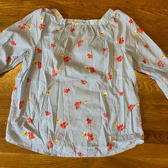Size large, Old Navy top - Picture 3 of 5